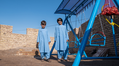 Omar och Ahmad Rashed, afghanska återvändare från Iran, har med stöd av UNHCR kunnat skaffa nationella ID-kort. De bor nu i Herat-provinsen.