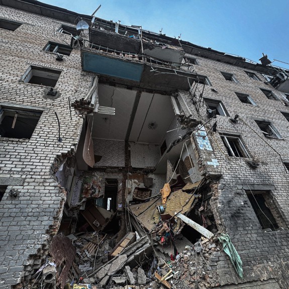 Ukraina attackeras av ryska bombattacker. Nödläget är akut.