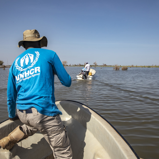 UNHCR:s fältpersonal ger sig ut på båt för att hjälpa i Sydsudan.