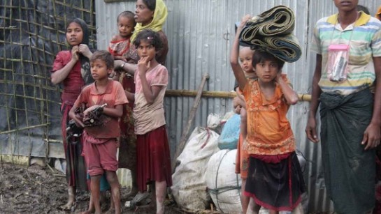 Rohingya som flyr våldet i Burma behöver akut tak över huvudet i Bangladesh.