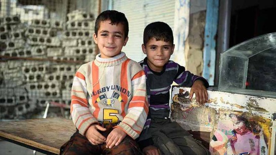 Två pojkar i staden Harasta öster om Damaskus i Syrien. (Bilden är tagen 2016) 