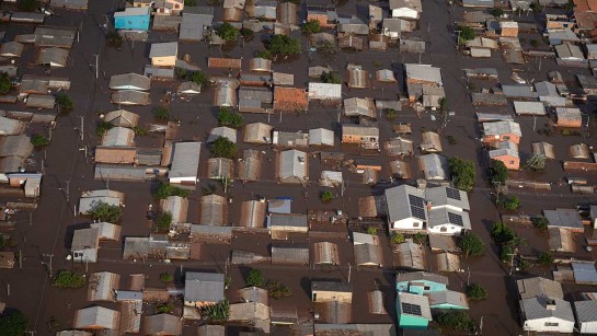 Flygfoto över ett kvarter i Porto Alegre.
