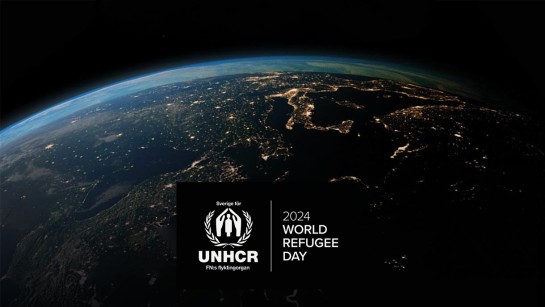 En halv jordglob som symboliserar flyktingar i världen inför Refugee Awerness Award.